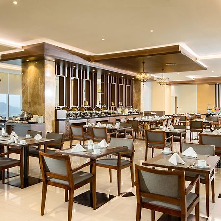 Hotel Santika Gresik Екстериор снимка