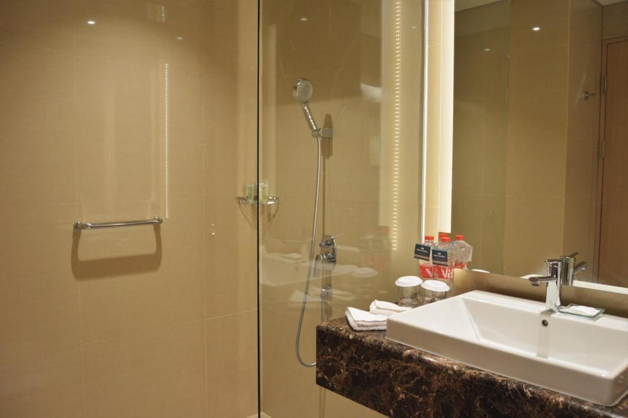 Hotel Santika Gresik Екстериор снимка