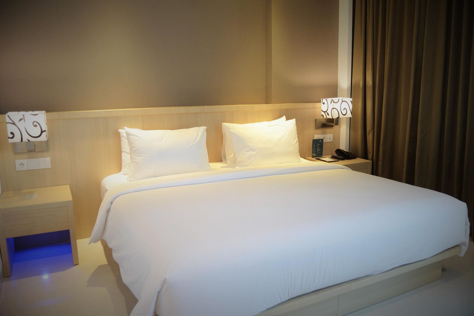 Hotel Santika Gresik Екстериор снимка
