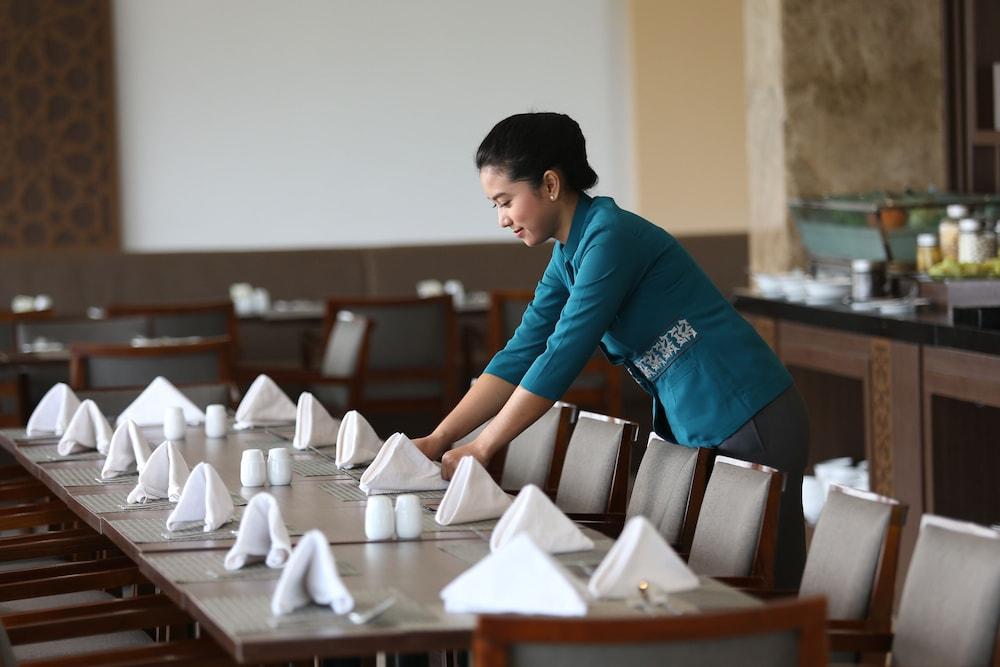 Hotel Santika Gresik Екстериор снимка