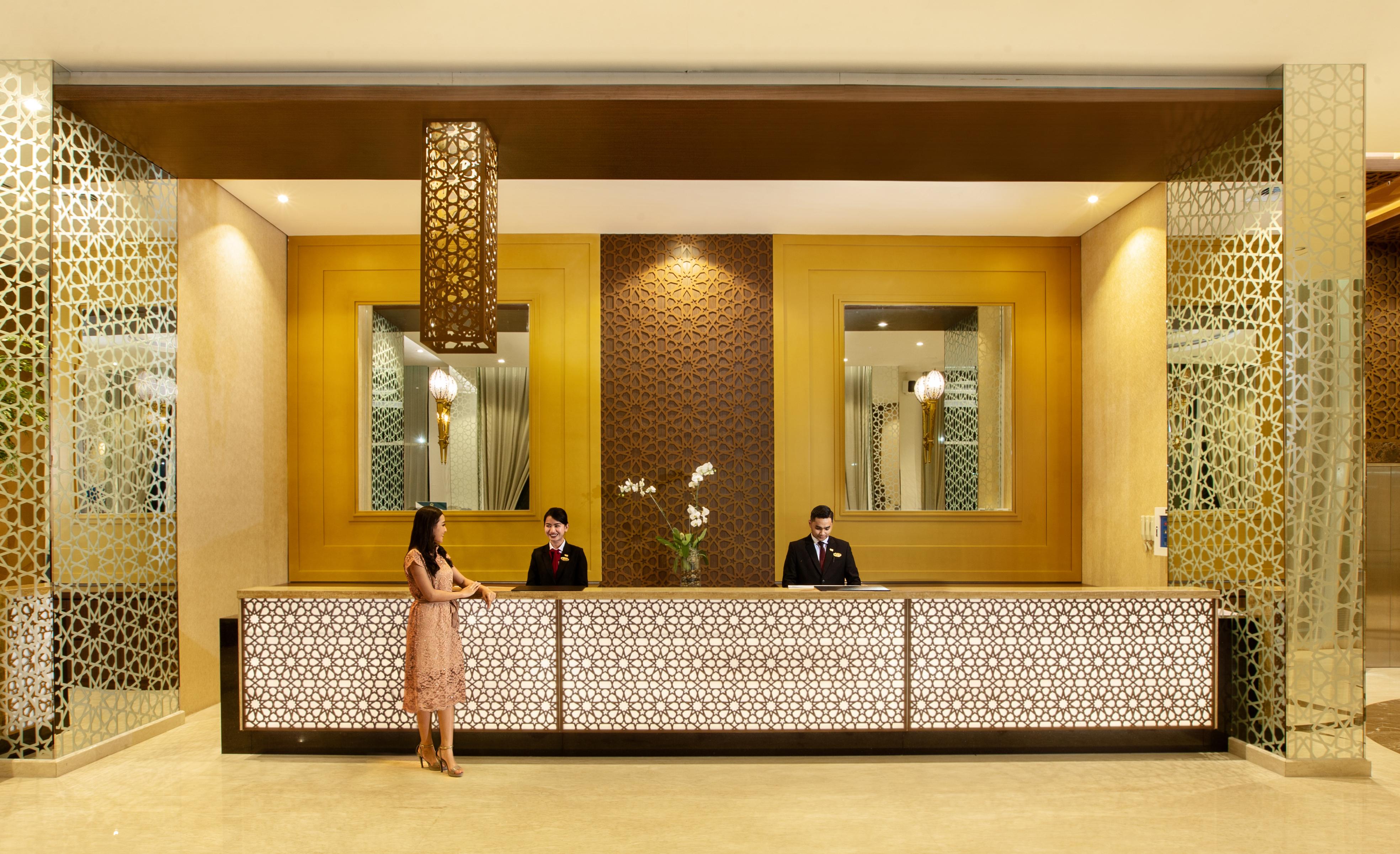 Hotel Santika Gresik Екстериор снимка