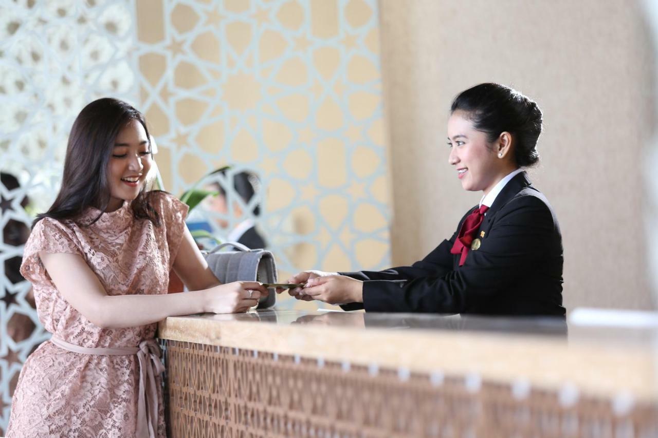 Hotel Santika Gresik Екстериор снимка
