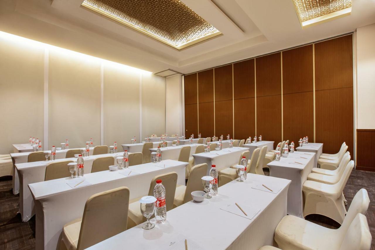 Hotel Santika Gresik Екстериор снимка